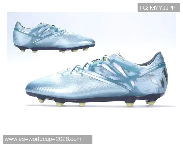 提升球技的秘密武器精选样品足球鞋助你在赛场上大放异彩